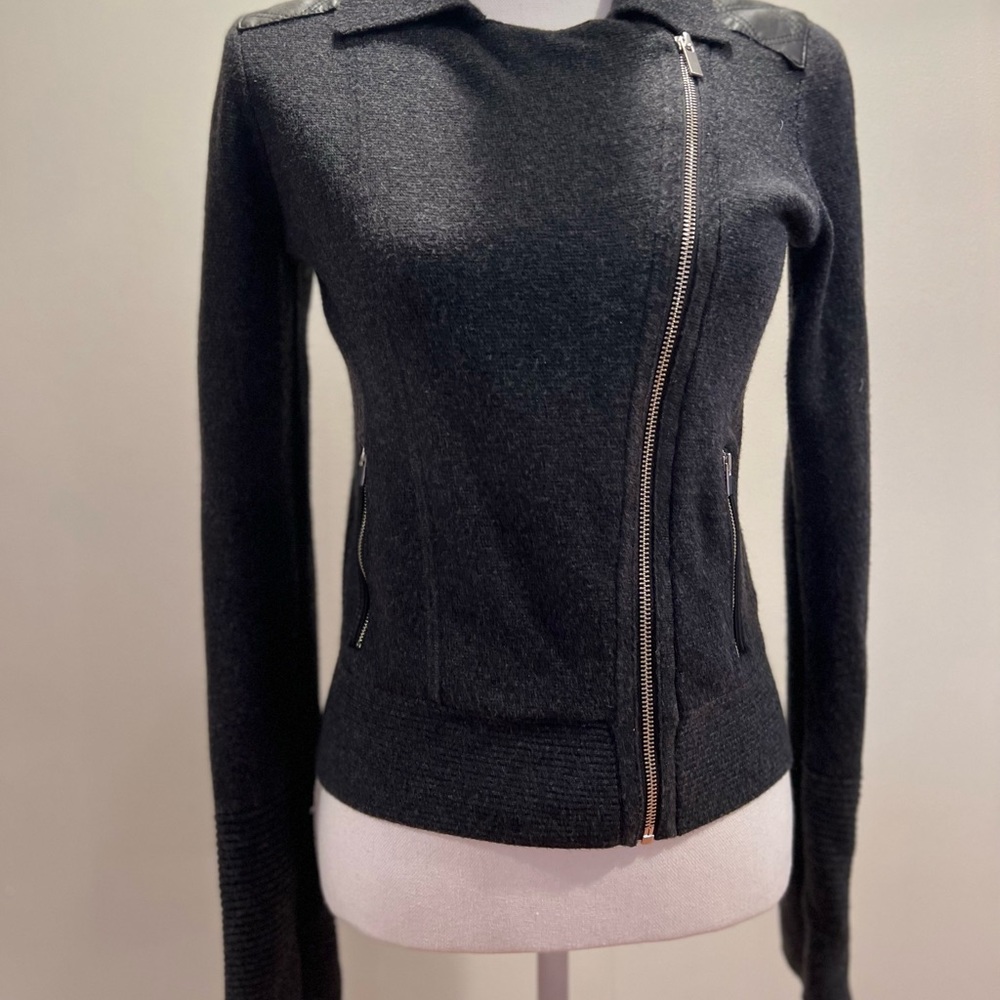 Banana Republic black/gray zip up blazer. Size Medium